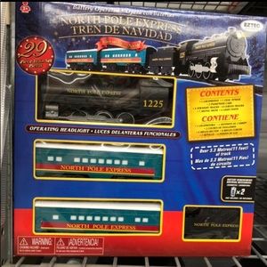 New North Pole Express Christmas Batteries Operated Train Set
